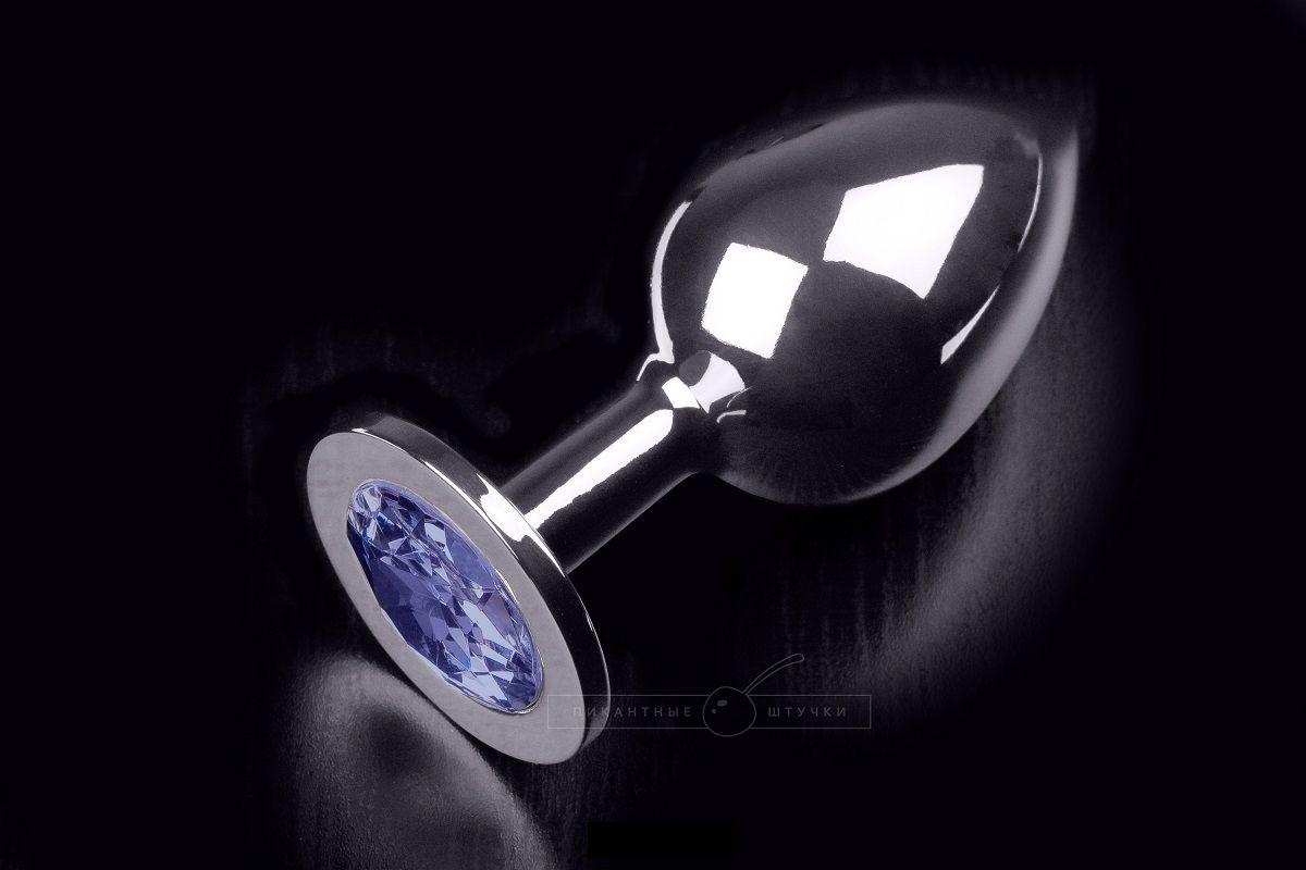 Большая серебристая анальная пробка с круглым кончиком и ярким синим кристаллом - 9 см.-5710