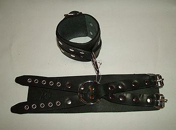 Чёрные кожаные наручники Крест без подкладки-8385