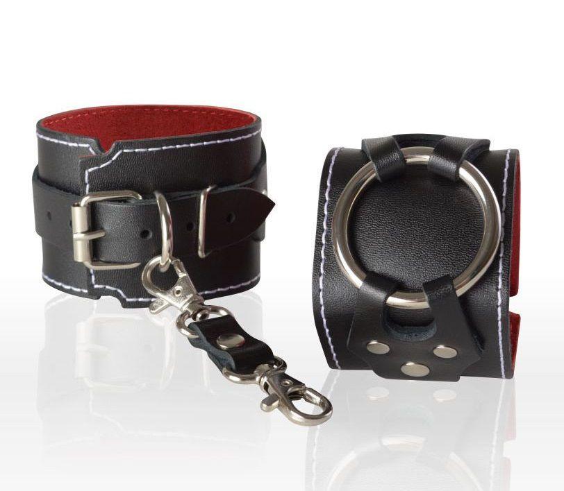 Чёрные кожаные наручники-напульсники с красной изнанкой-7350