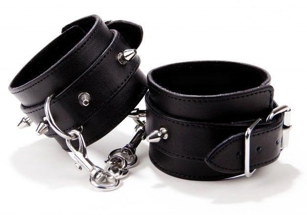 Чёрные кожаные наручники с шипами Spiked Leather Handcuffs-8872