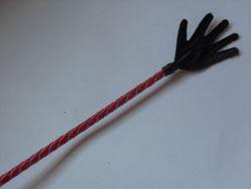 Длинный плетённый стек с наконечником-ладошкой и красной рукоятью - 85 см.-8341