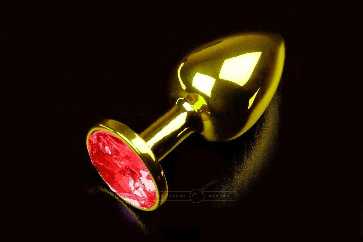 Маленькая золотистая анальная пробка с круглым кончиком и красным кристаллом - 7 см.-5677