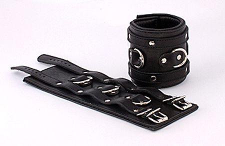 Широкие подвернутые наручники с 3 сварными D-кольцами-8402