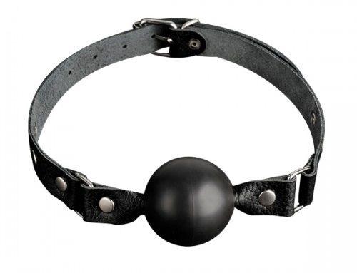Черный кляп-шарик на регулируемом ремешке из натуральной кожи-79