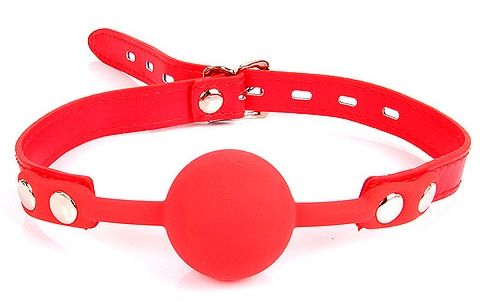 Красный силиконовый кляп-шарик на регулируемом ремешке-