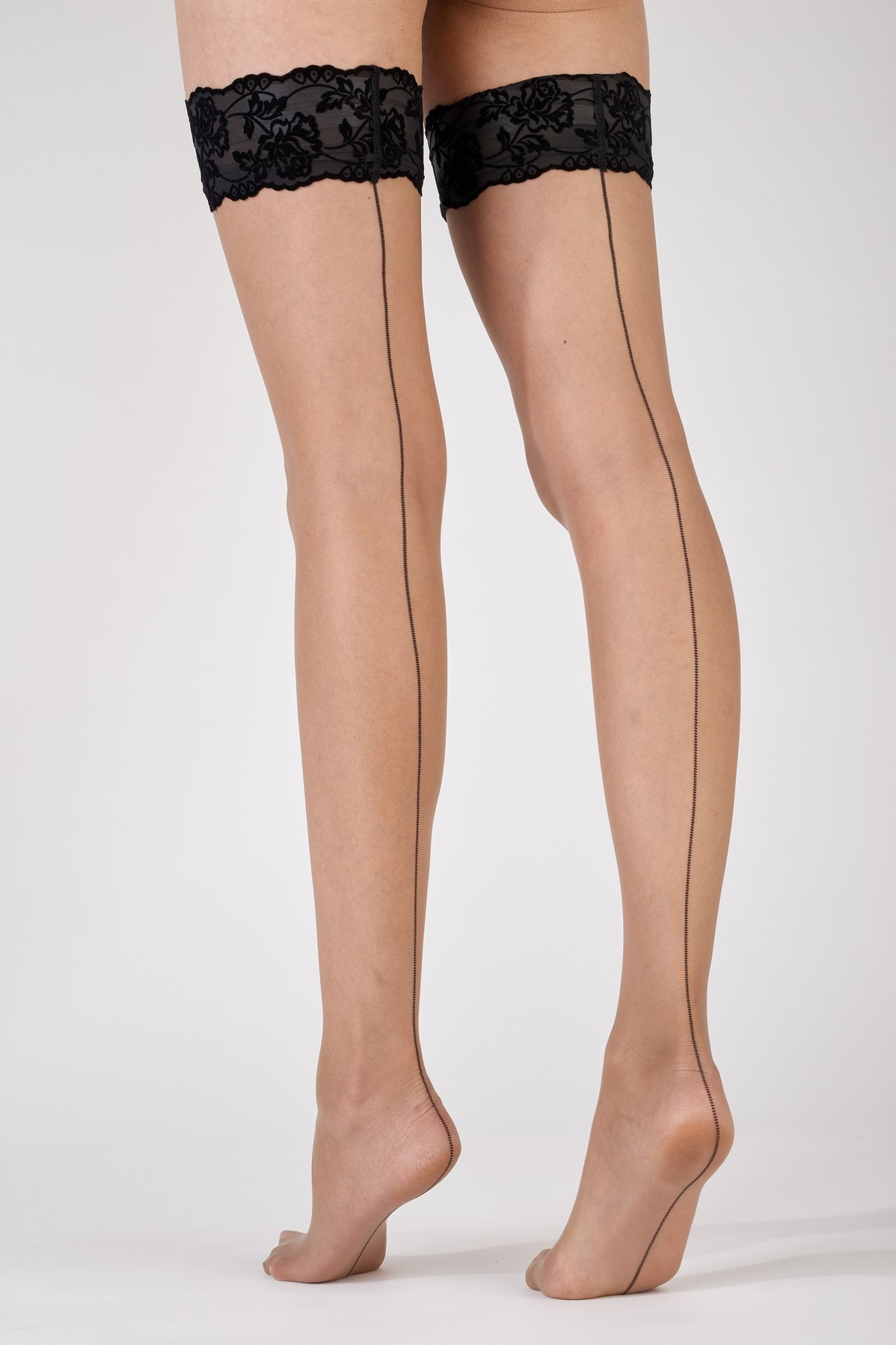 209768 Чулки со швом на широкой бархатной резинке