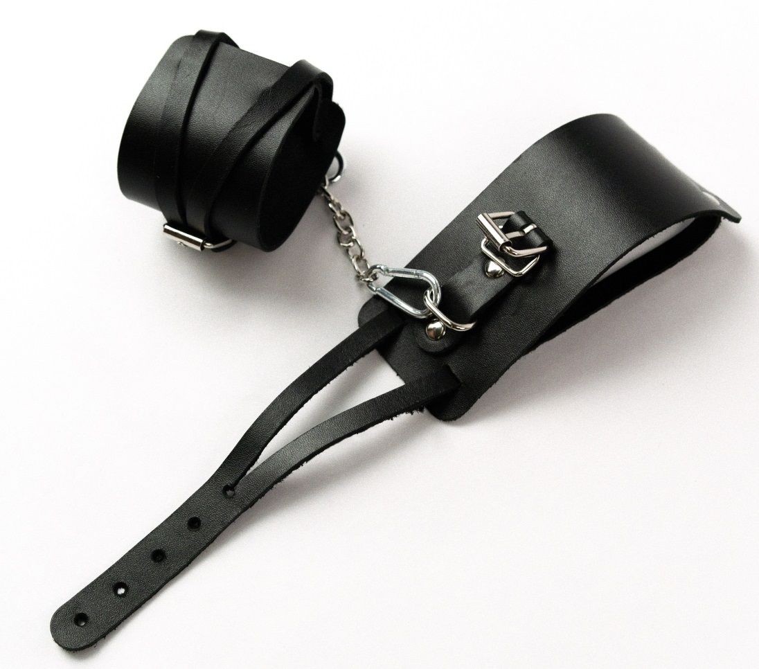 321346 Черные кожаные оковы с креплением в виде веревочек