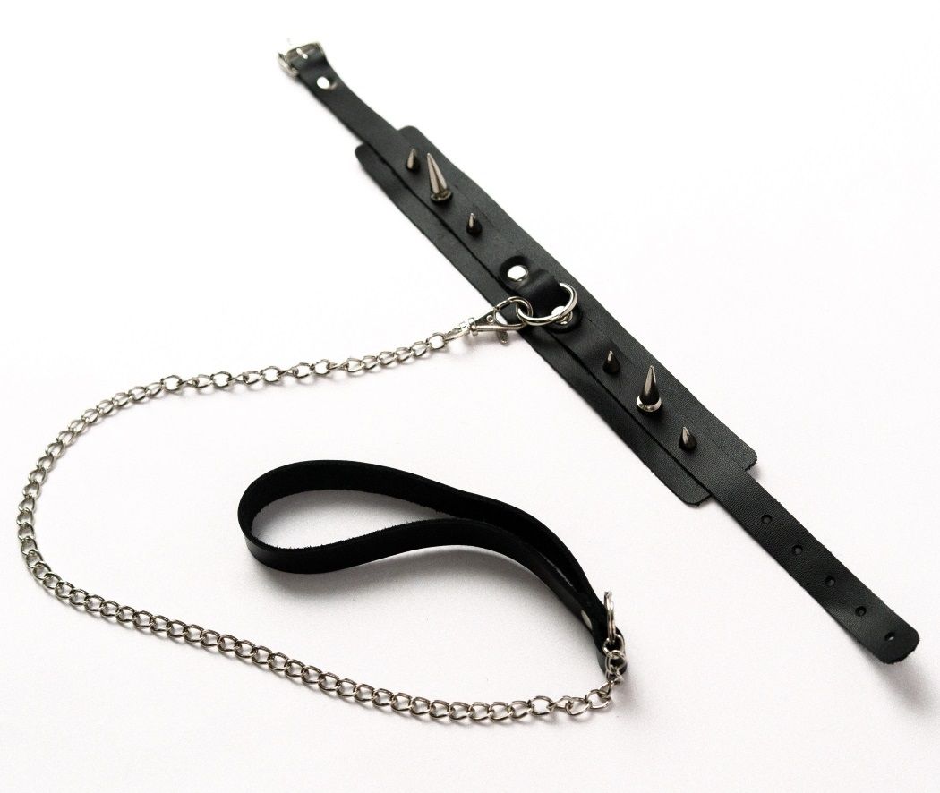 321360 Черный ошейник с шипами и поводком