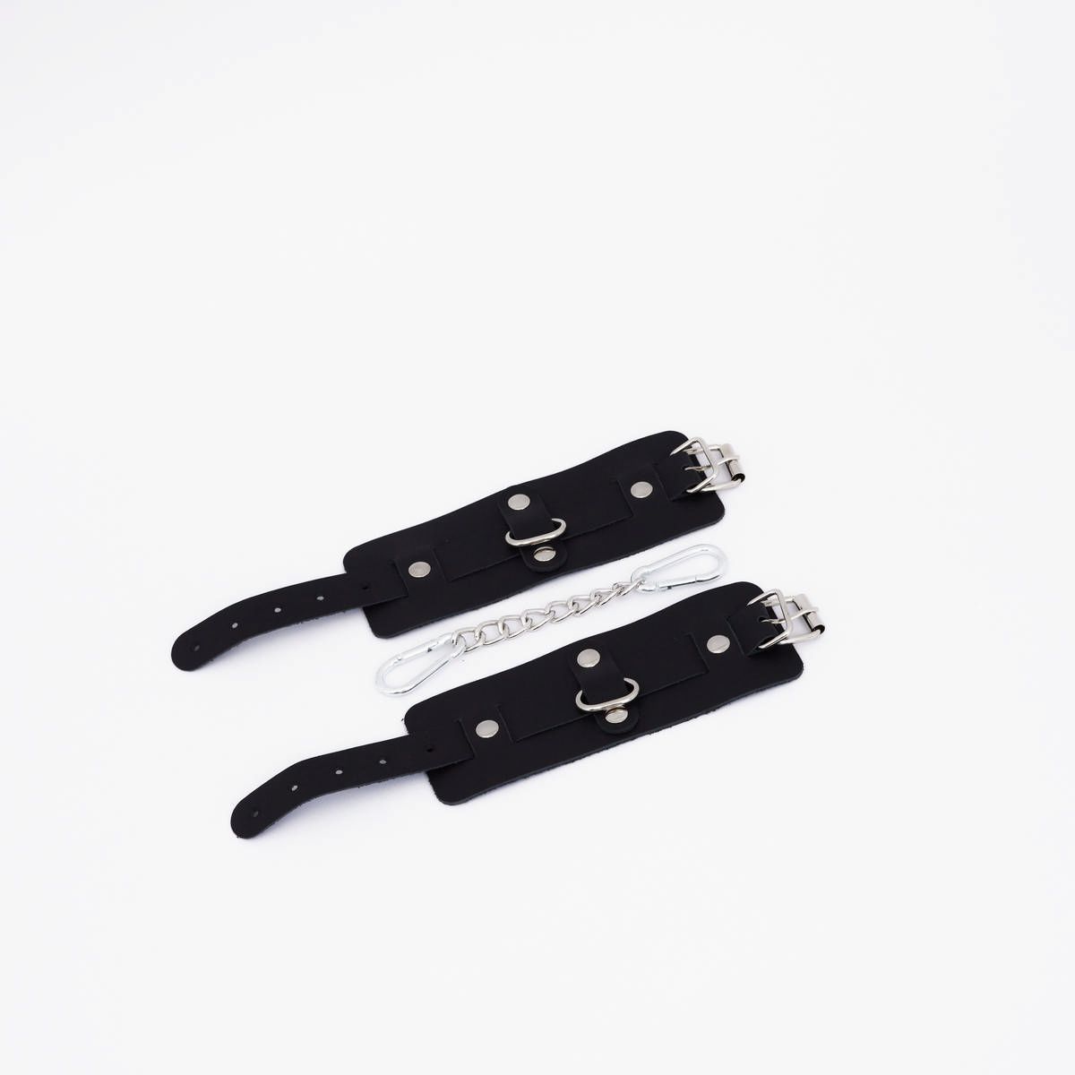 524978 Черные кожаные наручники с хромированной фурнитурой