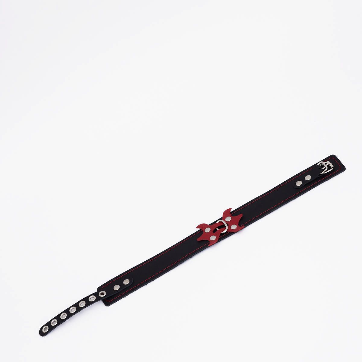 524998 Черный ошейник с красным декором и строчкой