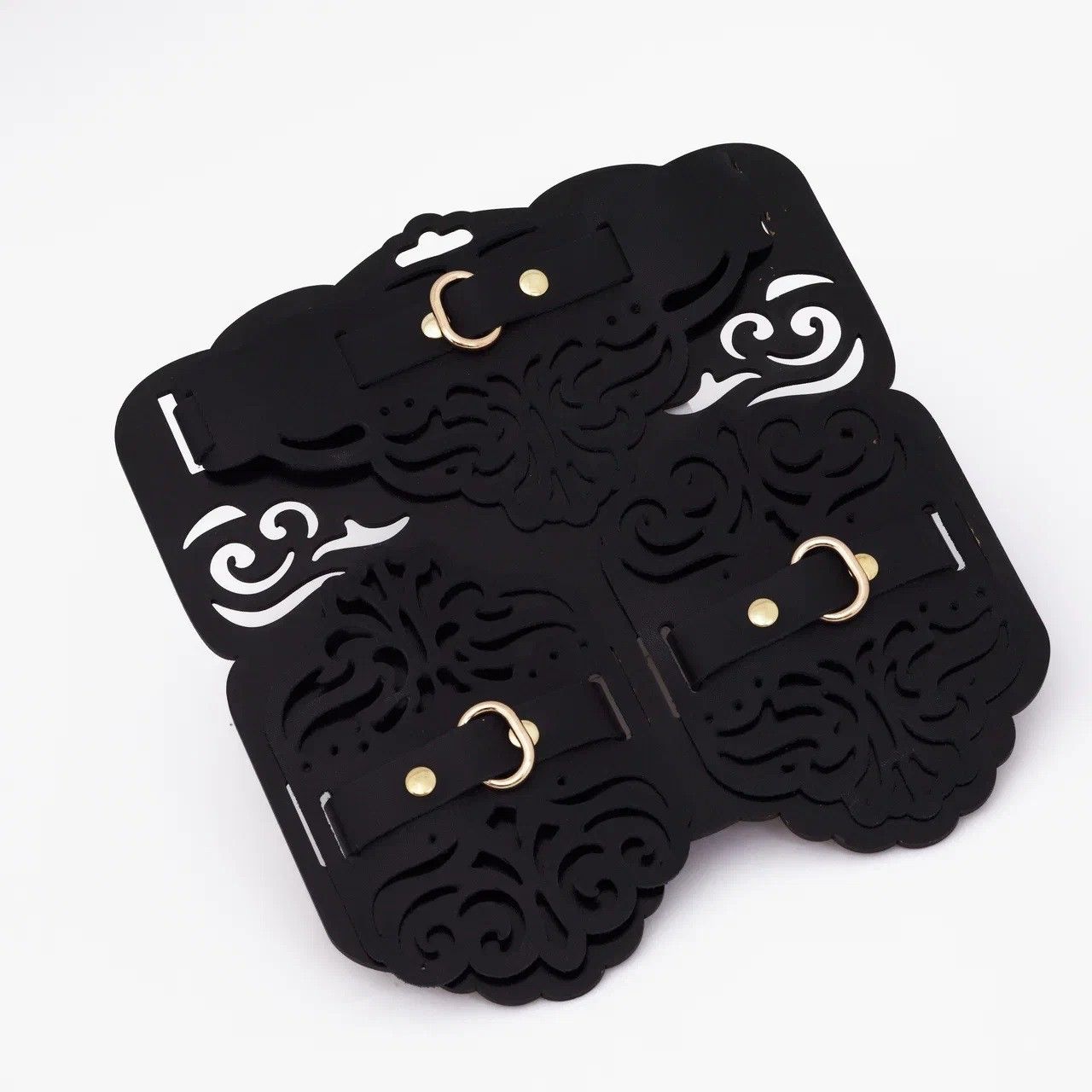 528841 Фигурный набор для БДСМ-игр с узорами и золотистой фурнитурой