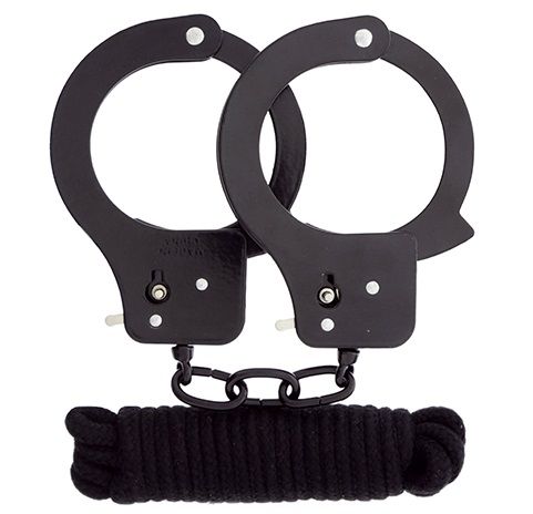 64885 Чёрные наручники из листового металла в комплекте с веревкой BONDX METAL CUFFS LOVE ROPE SET